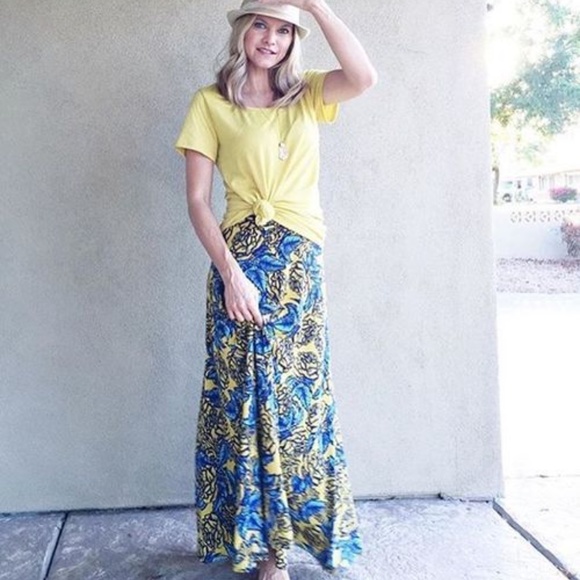 New LULAROE Gray Print Classic Tee T-Shirt NWT A5 - Picture 7 of 8